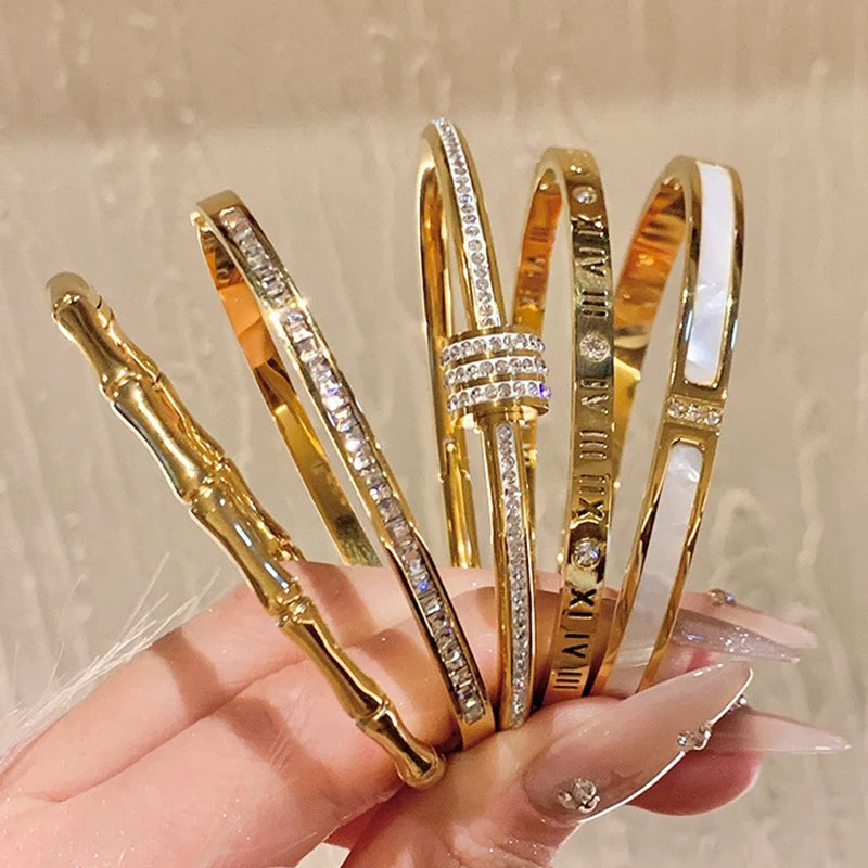 "Pulseira Feminina em Aço Inoxidável Dourado com Zircônia – Estilo Clássico e Elegante para Uso Diário"